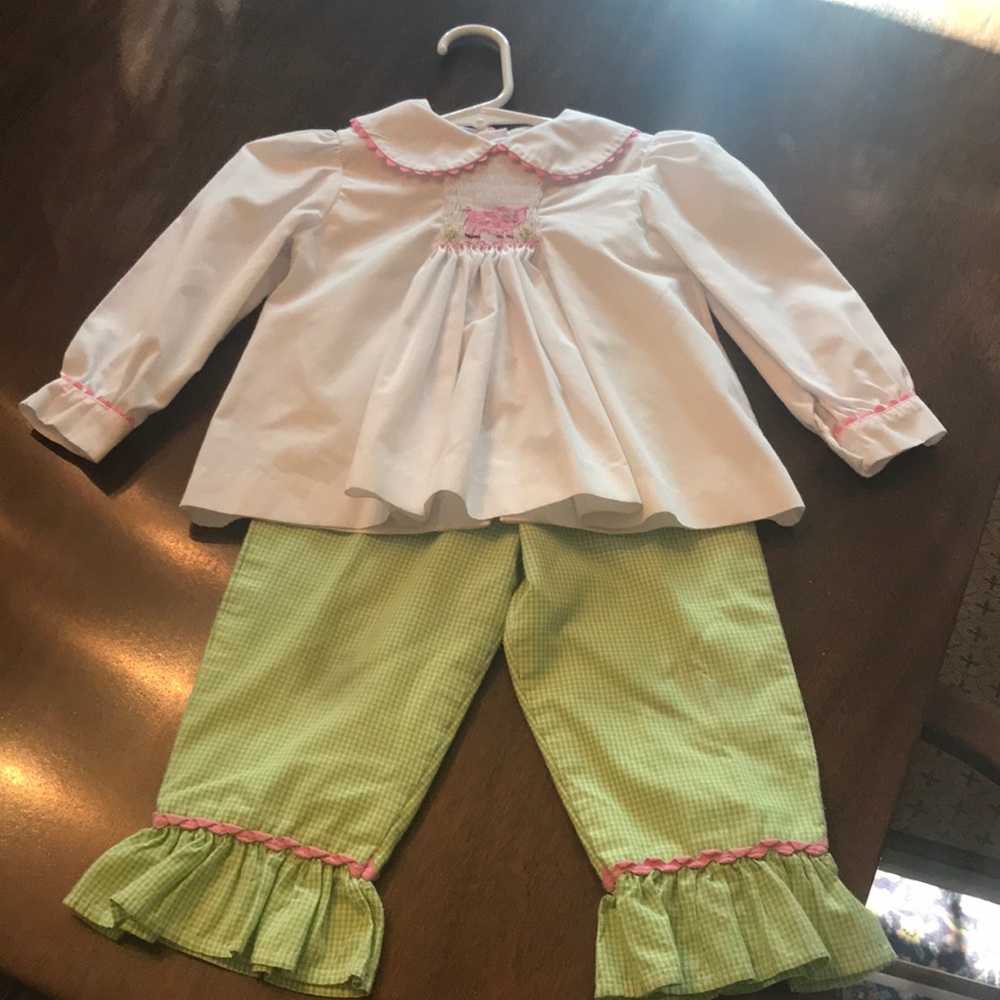 Girls 2 piece Smocked set